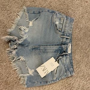 ZARA jean shorts, BRAND NEW size 4!